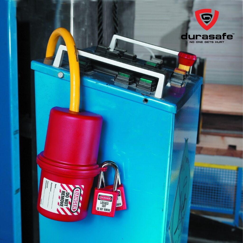 Masterlock 488 Rotating Large Electrical Plug Lockout for 220 to 550 ...